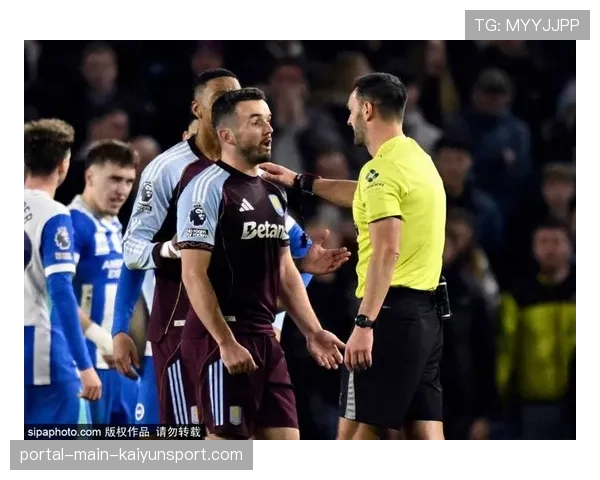 VAR长时间介入,复核布莱顿进球前是否存在防守方手球